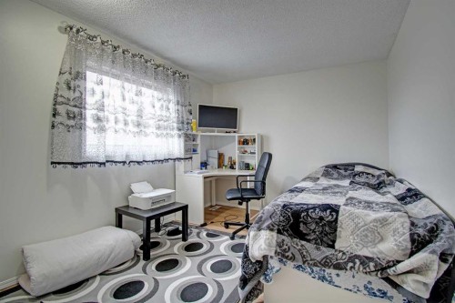10316 Hidden Valley Drive Nw, Calgary, AB - Indoor Photo Showing Bedroom