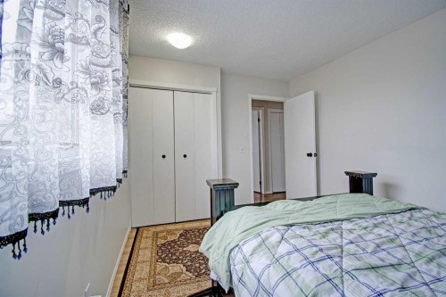 10316 Hidden Valley Drive Nw, Calgary, AB - Indoor Photo Showing Bedroom