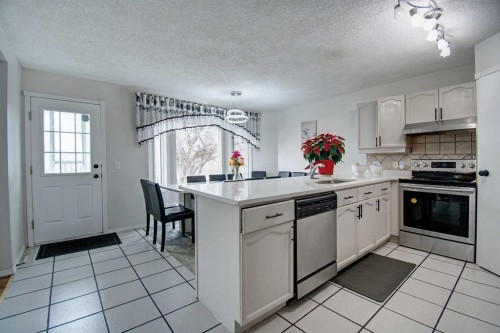10316 Hidden Valley Drive Nw, Calgary, AB - Indoor Photo Showing Kitchen