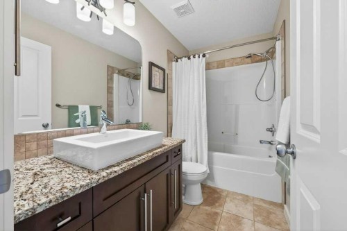 200 Kingston Way Se, Airdrie, AB - Indoor Photo Showing Bathroom