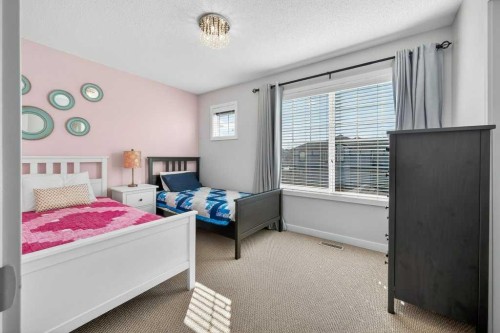 200 Kingston Way Se, Airdrie, AB - Indoor Photo Showing Bedroom