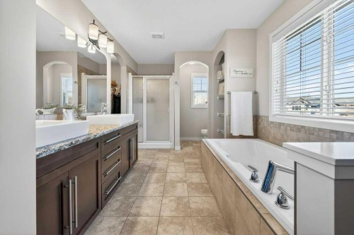 200 Kingston Way Se, Airdrie, AB - Indoor Photo Showing Bathroom