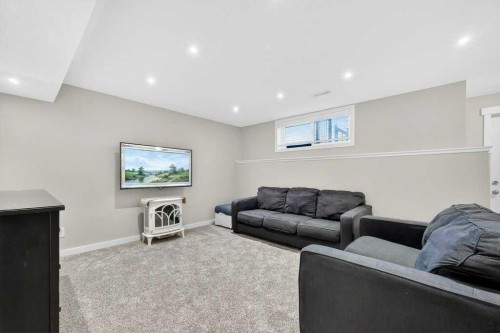 200 Kingston Way Se, Airdrie, AB - Indoor