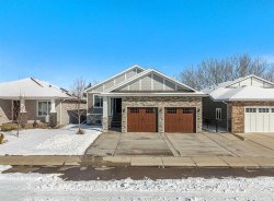 1205 Hillcrest Manor Estate Strathmore, AB T1P 0B9