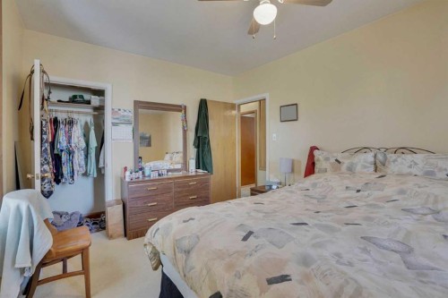 231 11A Street Ne, Calgary, AB - Indoor Photo Showing Bedroom