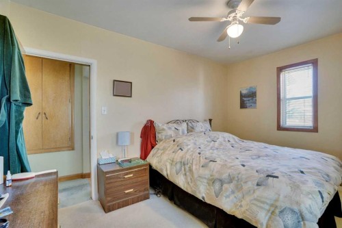 231 11A Street Ne, Calgary, AB - Indoor Photo Showing Bedroom
