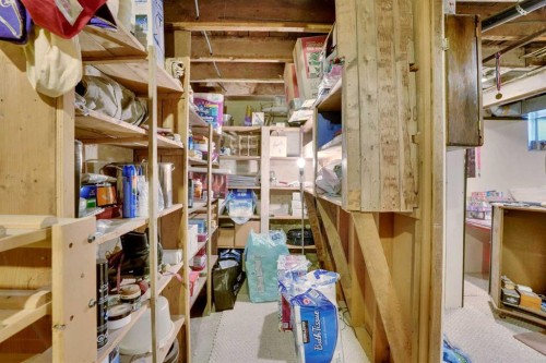 231 11A Street Ne, Calgary, AB - Indoor With Storage