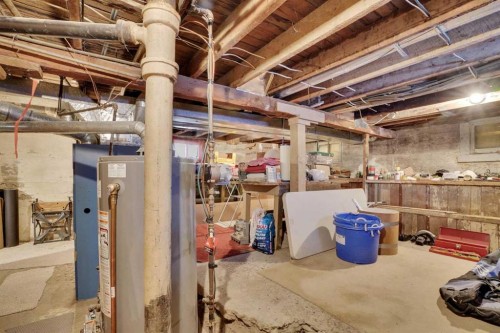 231 11A Street Ne, Calgary, AB - Indoor Photo Showing Basement