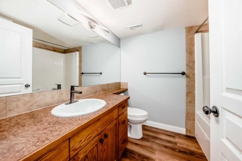 6177 Orr Drive, Red Deer, AB - Indoor Photo Showing Bathroom