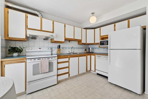 404 Hawkstone Manor Nw, Calgary, AB - Indoor Photo Showing Kitchen With Double Sink