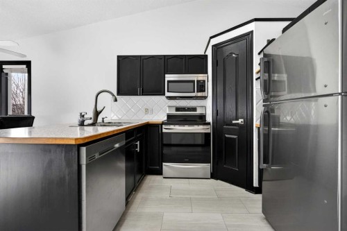 1503 Thorburn Drive Se, Airdrie, AB - Indoor Photo Showing Kitchen