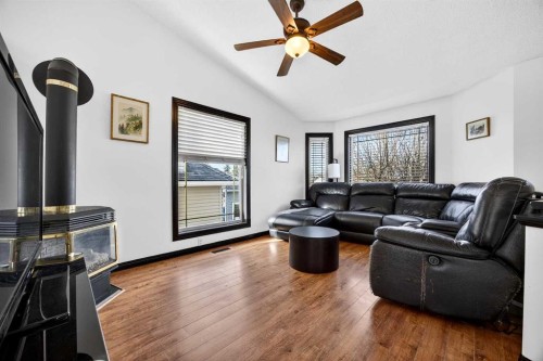 1503 Thorburn Drive Se, Airdrie, AB - Indoor Photo Showing Living Room