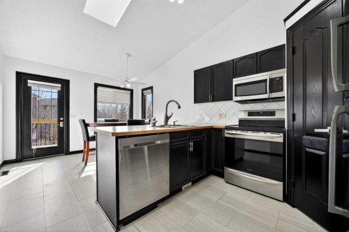 1503 Thorburn Drive Se, Airdrie, AB - Indoor Photo Showing Kitchen