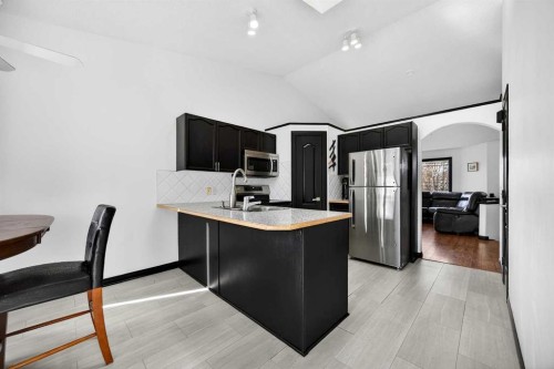 1503 Thorburn Drive Se, Airdrie, AB - Indoor Photo Showing Kitchen