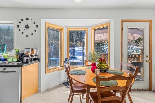 118 Glacier Drive, Banff, AB - Indoor Photo Showing Dining Room