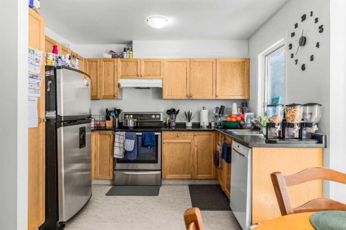 118 Glacier Drive, Banff, AB - Indoor Photo Showing Kitchen