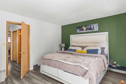 118 Glacier Drive, Banff, AB - Indoor Photo Showing Bedroom