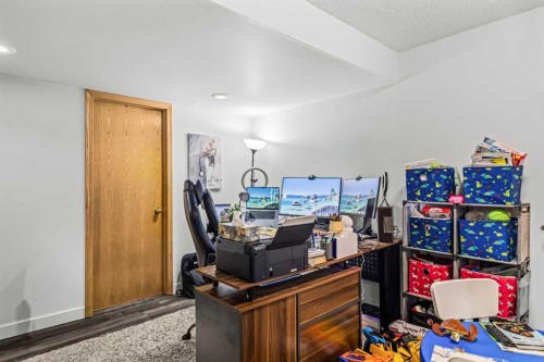 118 Glacier Drive, Banff, AB - Indoor Photo Showing Other Room