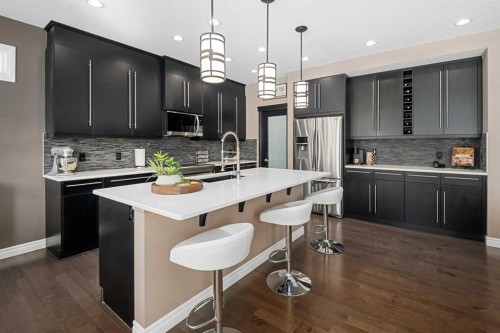 323 Nolan Hill Boulevard Nw, Calgary, AB - Indoor Photo Showing Kitchen With Upgraded Kitchen