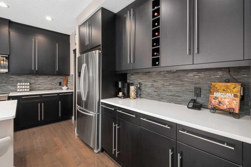 323 Nolan Hill Boulevard Nw, Calgary, AB - Indoor Photo Showing Kitchen With Upgraded Kitchen