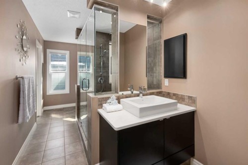 323 Nolan Hill Boulevard Nw, Calgary, AB - Indoor Photo Showing Bathroom