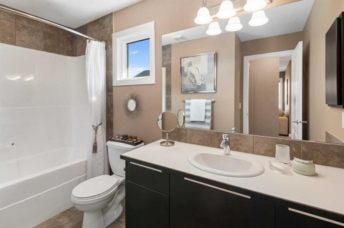 323 Nolan Hill Boulevard Nw, Calgary, AB - Indoor Photo Showing Bathroom