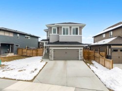 32 Paint Horse Crescent Cochrane, AB T4C 2V7