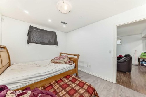 46 Saddlecrest Gardens Ne, Calgary, AB - Indoor Photo Showing Bedroom