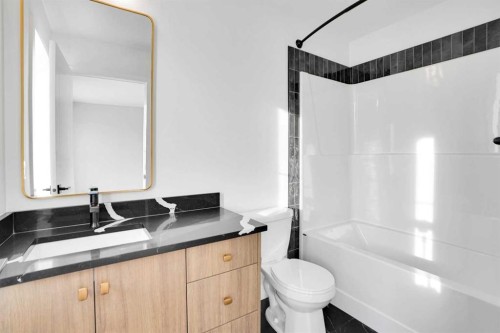 144 Cobblestone Gate Sw, Airdrie, AB - Indoor Photo Showing Bathroom