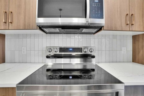 144 Cobblestone Gate Sw, Airdrie, AB - Indoor Photo Showing Kitchen