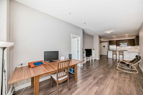 109-823 5 Avenue Nw, Calgary, AB - Indoor Photo Showing Other Room