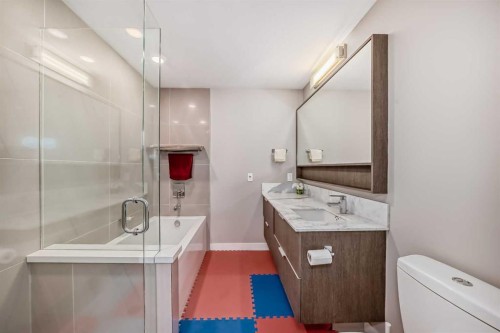 109-823 5 Avenue Nw, Calgary, AB - Indoor Photo Showing Bathroom