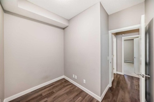 109-823 5 Avenue Nw, Calgary, AB - Indoor Photo Showing Other Room