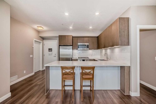 109-823 5 Avenue Nw, Calgary, AB - Indoor Photo Showing Kitchen With Upgraded Kitchen
