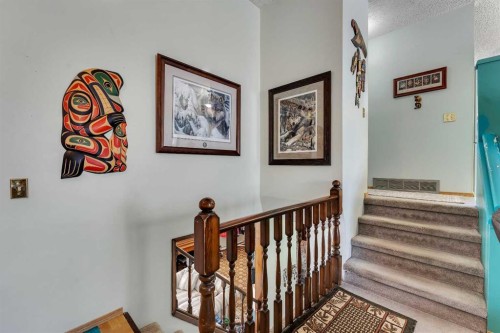 1003 Berkley Drive Nw, Calgary, AB - Indoor Photo Showing Other Room