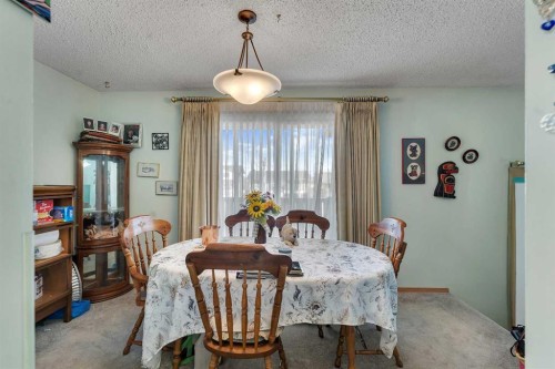 1003 Berkley Drive Nw, Calgary, AB - Indoor Photo Showing Dining Room