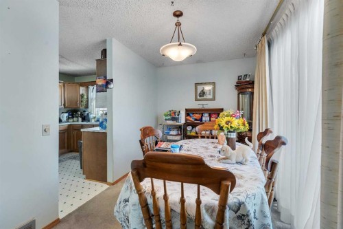 1003 Berkley Drive Nw, Calgary, AB - Indoor Photo Showing Dining Room