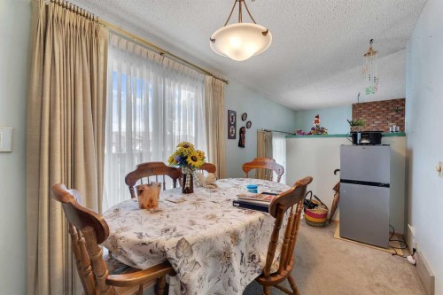 1003 Berkley Drive Nw, Calgary, AB - Indoor Photo Showing Dining Room