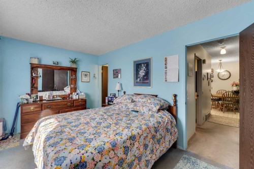 1003 Berkley Drive Nw, Calgary, AB - Indoor Photo Showing Bedroom