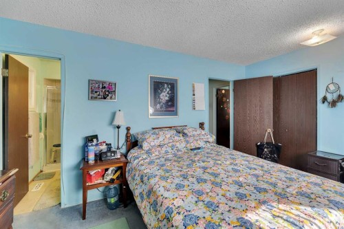 1003 Berkley Drive Nw, Calgary, AB - Indoor Photo Showing Bedroom