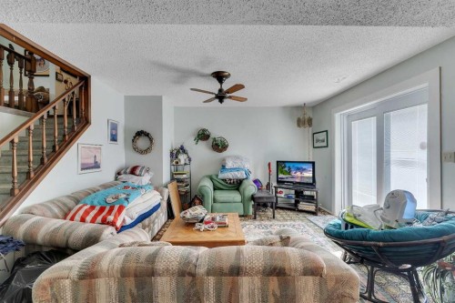 1003 Berkley Drive Nw, Calgary, AB - Indoor Photo Showing Living Room