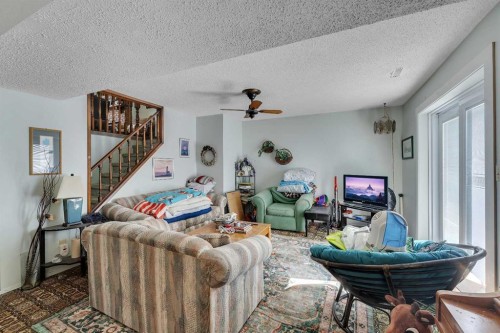 1003 Berkley Drive Nw, Calgary, AB - Indoor Photo Showing Living Room