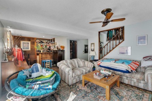 1003 Berkley Drive Nw, Calgary, AB - Indoor Photo Showing Living Room