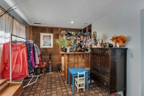 1003 Berkley Drive Nw, Calgary, AB - Indoor Photo Showing Other Room
