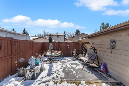 1003 Berkley Drive Nw, Calgary, AB - Outdoor
