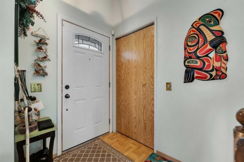 1003 Berkley Drive Nw, Calgary, AB - Indoor Photo Showing Other Room