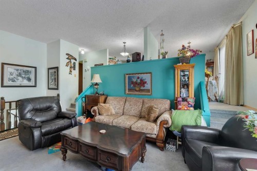 1003 Berkley Drive Nw, Calgary, AB - Indoor Photo Showing Living Room