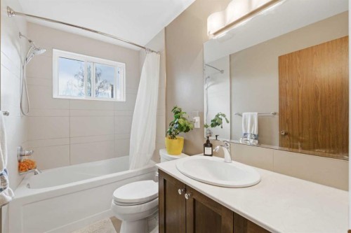 52A Millcrest Green Sw, Calgary, AB - Indoor Photo Showing Bathroom
