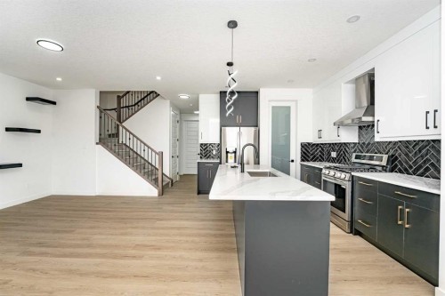 182 Lakewood Crescent, Strathmore, AB - Indoor Photo Showing Kitchen With Upgraded Kitchen