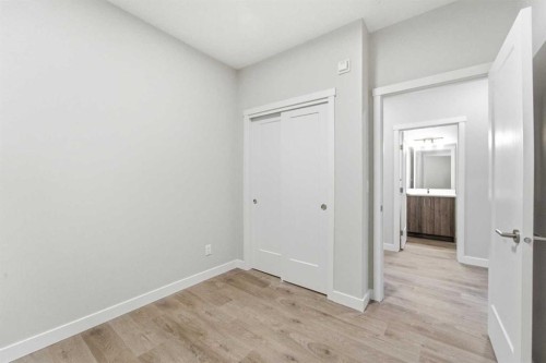 313-700 Shawnee Square Sw, Calgary, AB - Indoor Photo Showing Other Room